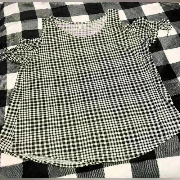 Women’s Large Cold Shoulder black/white checked top perfect for Spring & Summer - Picture 4 of 7